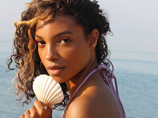 AlishaCoute's Webcam Preview